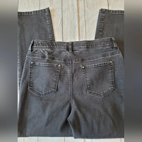 Chicos Fabulously Slimming •Size 1 (8) Short• Black Denim Jeans - Picture 4 of 9